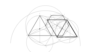 Desenvolupament de formes lliures a partir de triangle equilàter